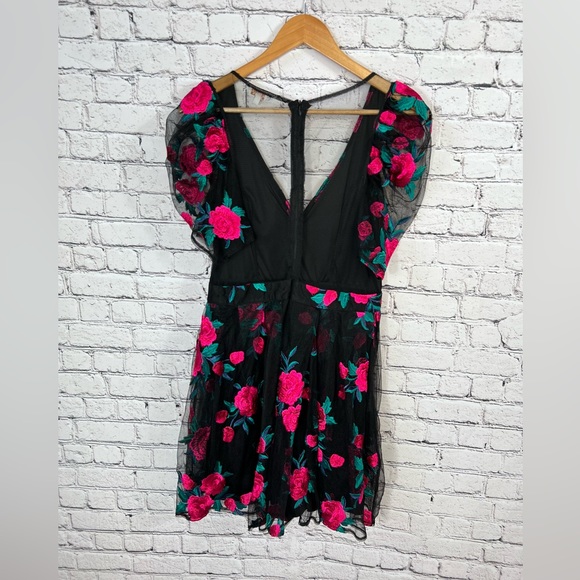 NWOT Floral mini dress 👗 🌹💐 - Picture 6 of 7